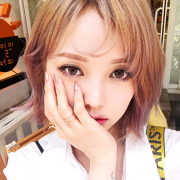 Inel modern pentru femei de culoare aurie cu pietre