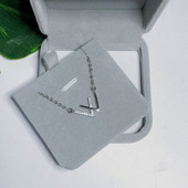 Μοντέρνο γυναικείο κολιέ  σε ασημί χρώμα