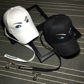 Modern női sapka fekete-fehér rátéttel