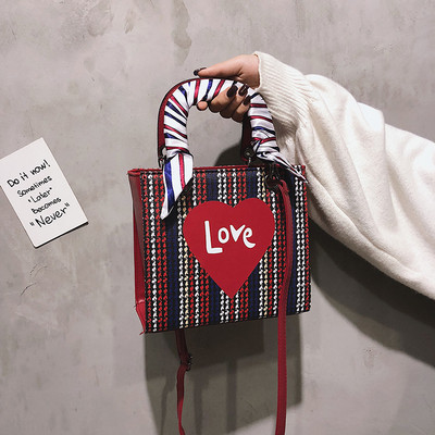 Modern női táska színes rátéttel - szív rövid és hosszú füllel