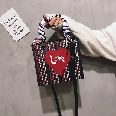 Modern női táska színes rátéttel - szív rövid és hosszú füllel