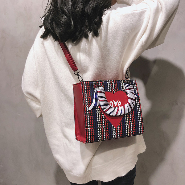 Modern női táska színes rátéttel - szív rövid és hosszú füllel