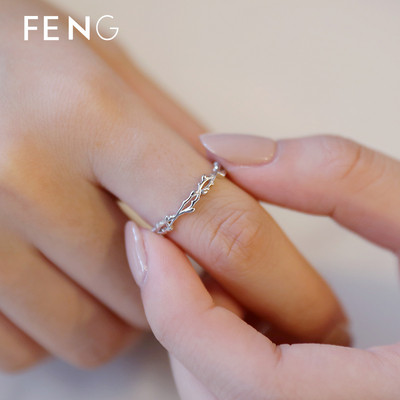 Μοντέρνο γυναικείο δαχτυλίδι σε ασημί χρώμα