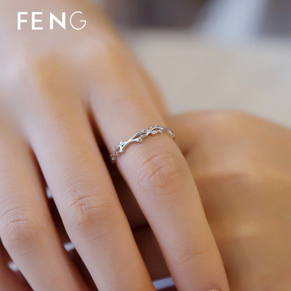 Μοντέρνο γυναικείο δαχτυλίδι σε ασημί χρώμα