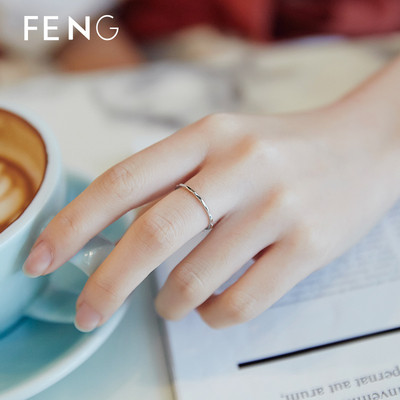 Λεπτό ρυθμιζόμενο δακτύλιδι για γυναίκες σε ασημί χρώμα