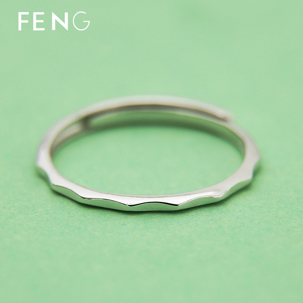 Λεπτό ρυθμιζόμενο δακτύλιδι για γυναίκες σε ασημί χρώμα