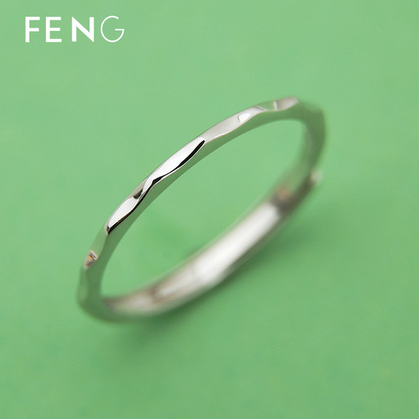 Λεπτό ρυθμιζόμενο δακτύλιδι για γυναίκες σε ασημί χρώμα