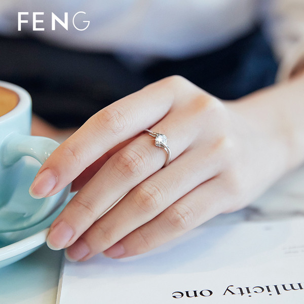 Κομψό  γυναικείο δαχτυλίδι με  πέτρα σε ασημί χρώμα