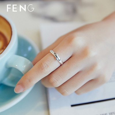 Μοντέρνο γυναικείο δαχτυλίδι σε ασημί χρώμα ρυθμιζόμενο μοτίβο