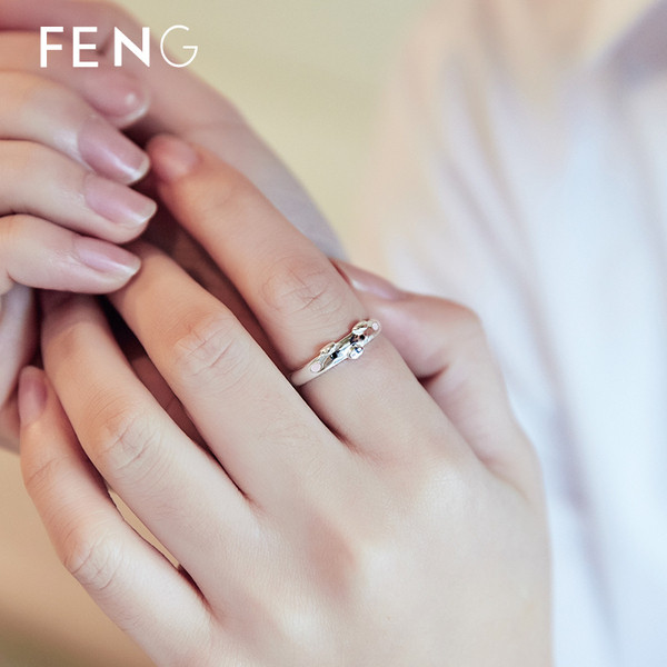 Μοντέρνο γυναικείο δαχτυλίδι  σε ασημί χρώμα ρυθμιζόμενο μοτίβο