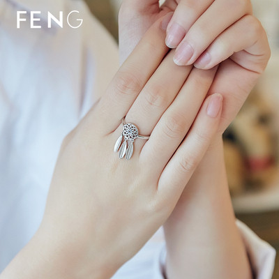 Модерен дамски пръстен с висулки в сребрист цвят