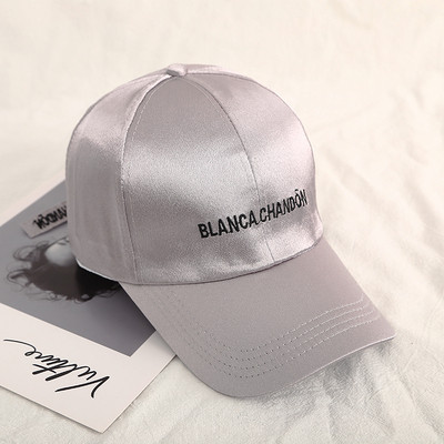 Καθημερινό γυναικείο καπέλο με γείσο και επιγραφή σε δύο μοντέλα