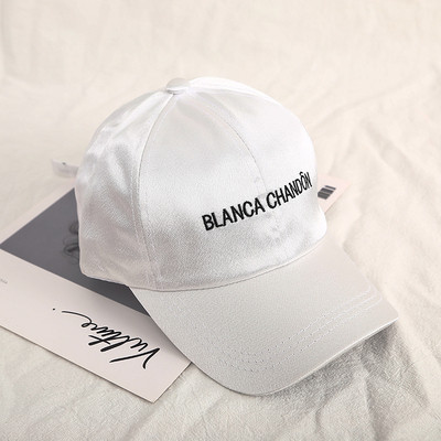 Καθημερινό γυναικείο καπέλο με γείσο και επιγραφή σε δύο μοντέλα