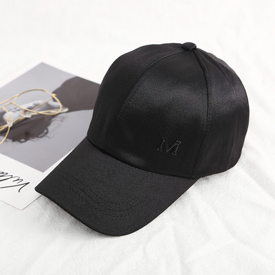 Καθημερινό γυναικείο καπέλο με γείσο και επιγραφή σε δύο μοντέλα