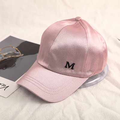 Καθημερινό γυναικείο καπέλο με γείσο και επιγραφή σε δύο μοντέλα