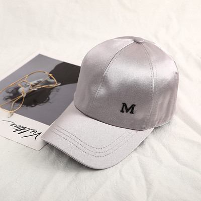 Καθημερινό γυναικείο καπέλο με γείσο και επιγραφή σε δύο μοντέλα