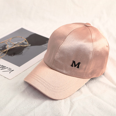 Καθημερινό γυναικείο καπέλο με γείσο και επιγραφή σε δύο μοντέλα