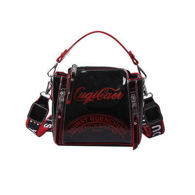 Κομψή γυναικεία τσάντα με μακριά χειρολαβή και επιγραφές δύο χρωμάτων