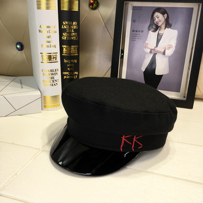 Modern női sapka több színben hímzéssel