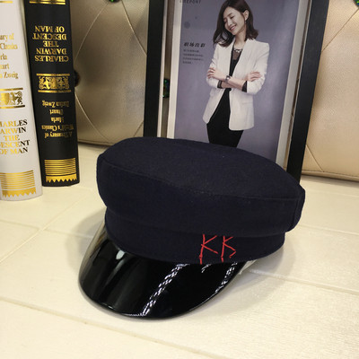 Modern női sapka több színben hímzéssel