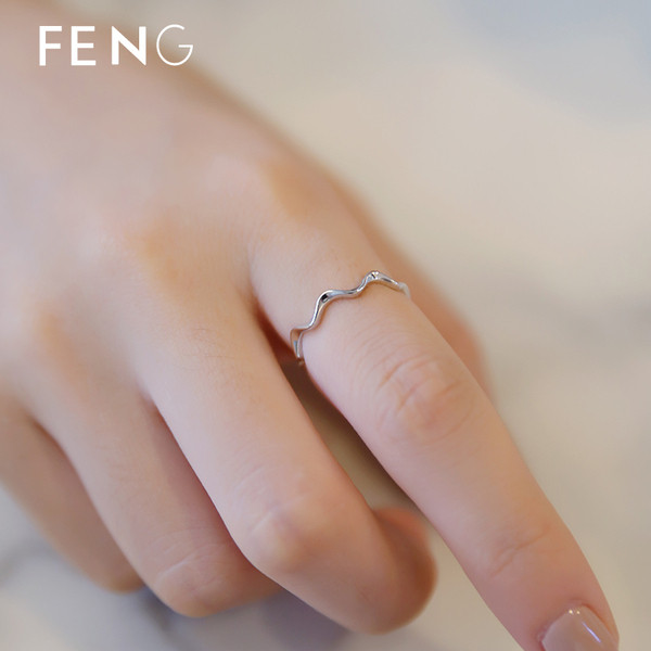 Modern női vékony gyűrű ezüst színben