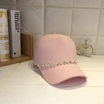 Modern női sapka gyöngyökkel és kövekkel több színben