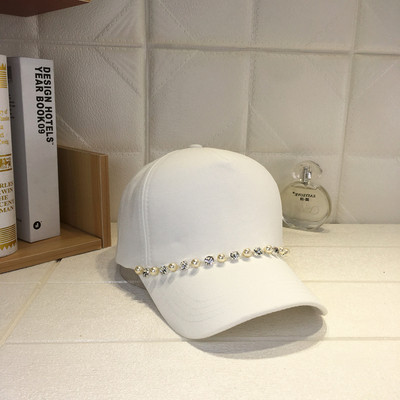 Modern női sapka gyöngyökkel és kövekkel több színben