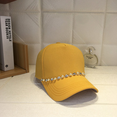 Modern női sapka gyöngyökkel és kövekkel több színben