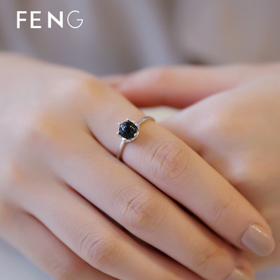 Стилен дамски пръстен с декоративен камък в черен цвят