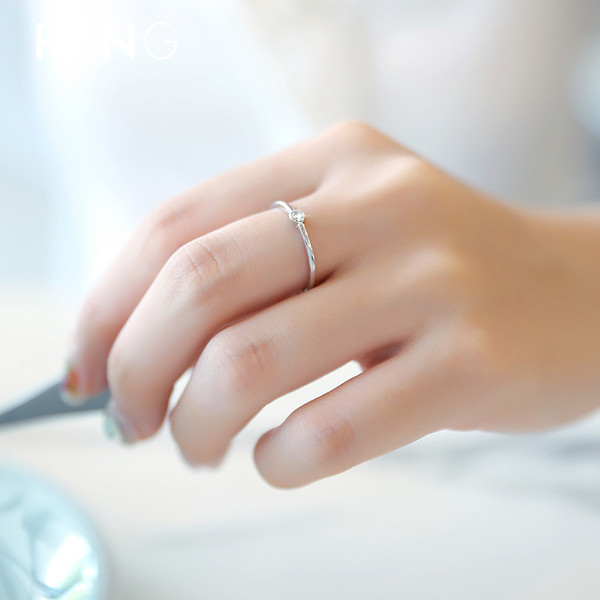 Λεπτό γυναικείο δαχτυλίδι  με διακοσμητική πέτρα