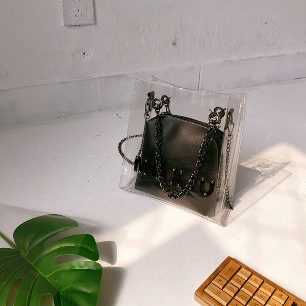 Aktuális női táska rövid és hosszú fém füllel, két színben