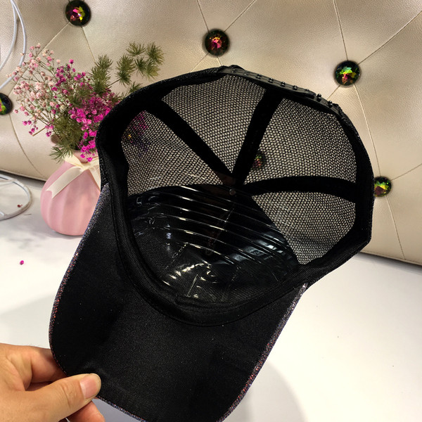 Fényes hatású nyári női sapka három színben