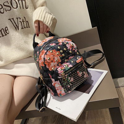 Стилна дамска чанта с флорален десен