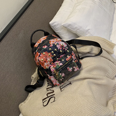 Stílusos női táska virágmintával