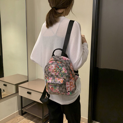 Stílusos női táska virágmintával