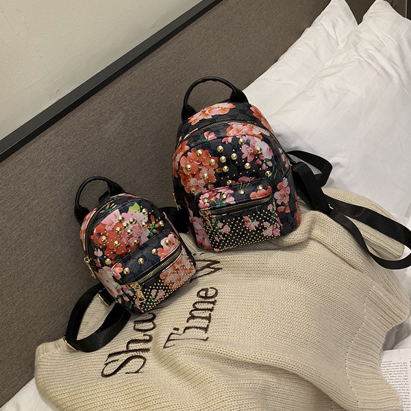 Stílusos női táska virágmintával