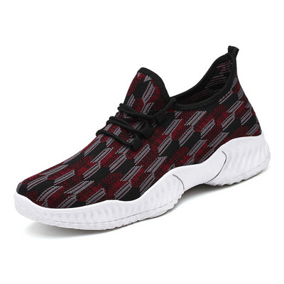 Μοντέρνα αθλητικά παπούτσια σε διάφορα χρώματα