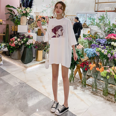 Modern tunika terhes nők számára fehér és sárga nyomattal