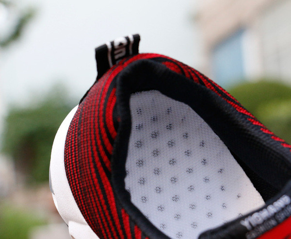 Új férfi tornacipő modell három színben