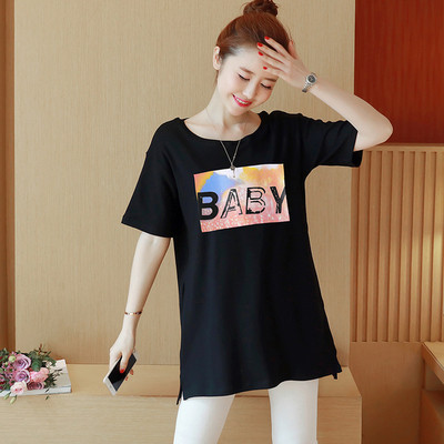 Μοντέρνο χιτώνιο για έγκυες γυναίκες με εκτύπωση σε λευκό, μαύρο και ροζ χρώμα