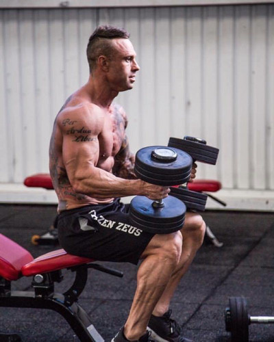 Μοντέρνα ανδρικά σορτς  με  επιγραφή σε τέσσερα χρώματα