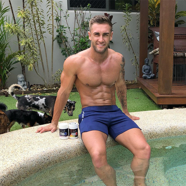 Férfi modern rövidnadrág három színben felirattal