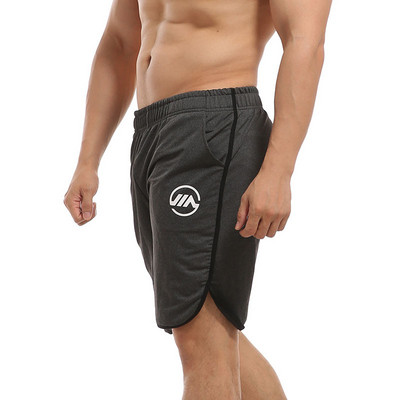 Μοντέρνα ανδρικά παντελόνια σε τρία χρώματα με εφαρμογές