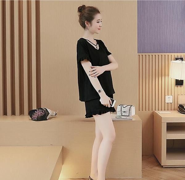 Σετ για έγκυες γυναίκες, συμπεριλαμβανομένων σορτς και μπλουζάκι σε μαύρο και ροζ χρώμα