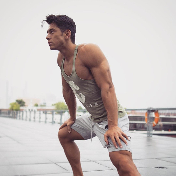 Férfi sport rövidnadrág három színben nyakkendővel