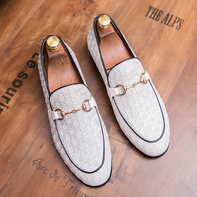 Eko bőrből készült stílusos férfi mokaszinok három színben, fém elemekkel