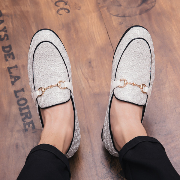 Eko bőrből készült stílusos férfi mokaszinok három színben, fém elemekkel