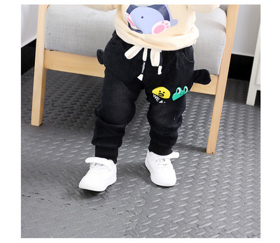 Modern gyerekfarmer két színben hímzéssel