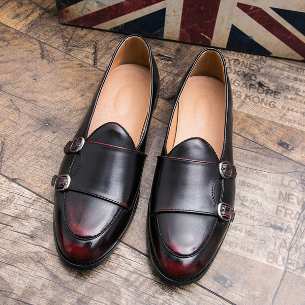 Modern férfi mokaszinok három színben, eko bőrből, fém elemekkel