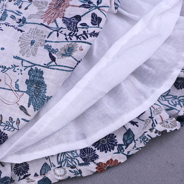 Modern gyerekszoknya virágos motívumokkal, három színben